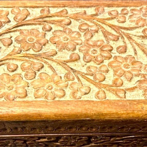 Vintage hand carved wooden Jewelry Box - Picture 2 of 3